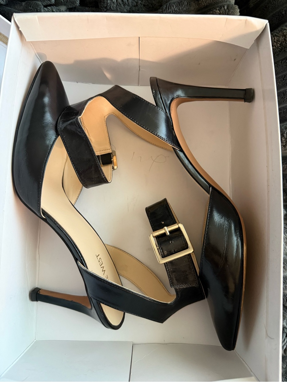 Nine West women’s size 9 leather Black Pointed-Toe Ankle-Strap Pumps